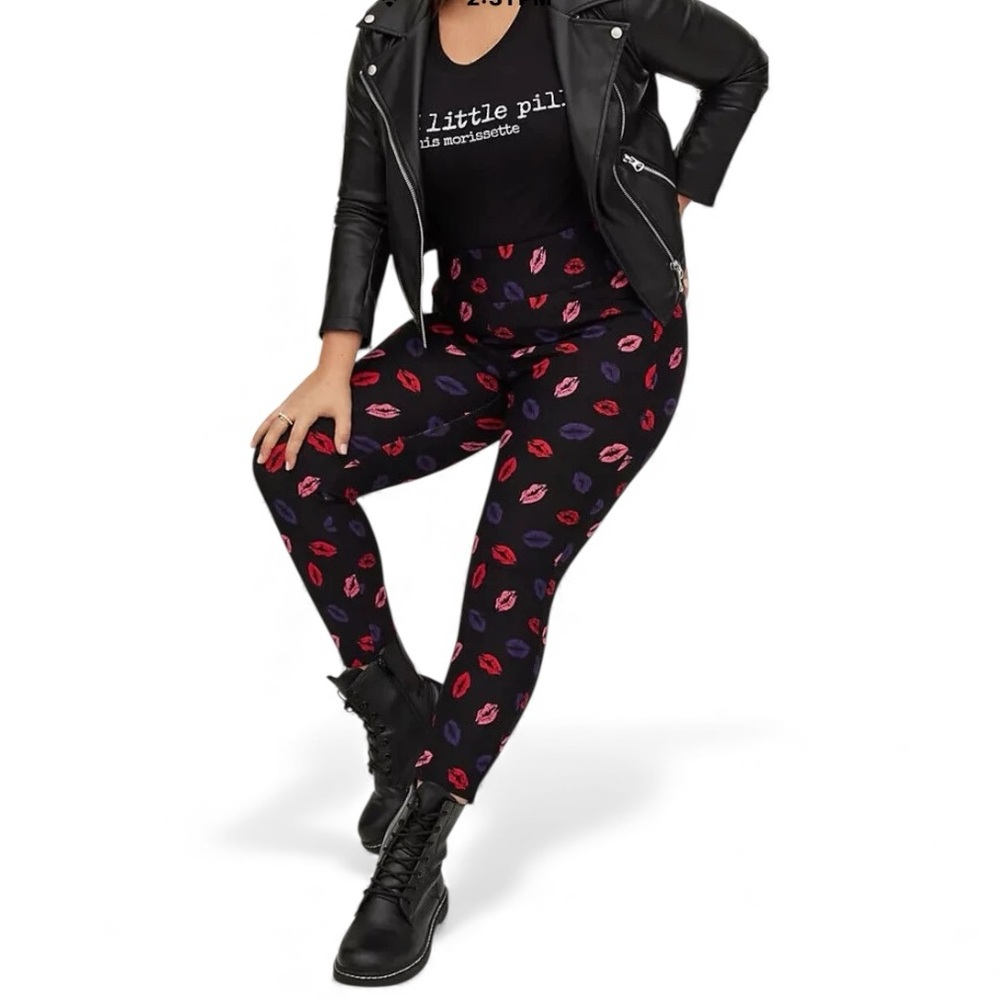 Torrid Kiss Print Pixie Studio Ponte Skinny Pants NEW